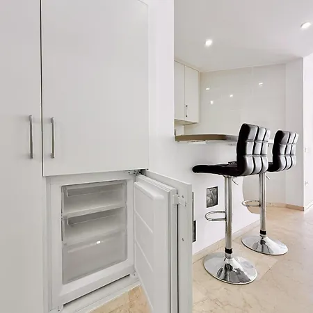 Playa Del Duque Beachside - Renovated 1br Pd1