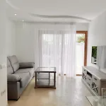 Playa Del Duque Beachside - Renovated 1br Pd1 Appartement *