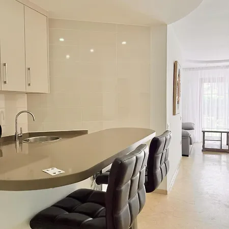 Apartment Playa Del Duque Beachside - Renovated 1br Pd1