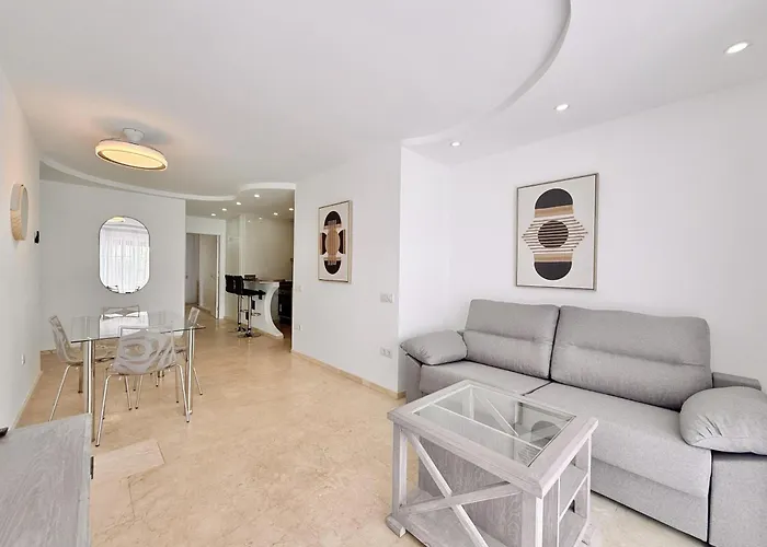 Playa Del Duque Beachside - Renovated 1br Pd1 Daire *