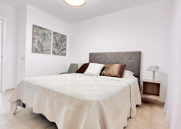 Daire Playa Del Duque Beachside - Renovated 1br Pd1