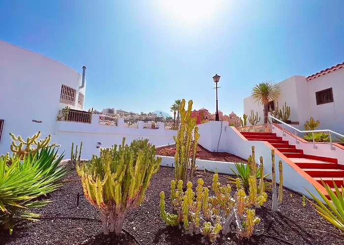 Daire Playa Del Duque Beachside - Renovated 1br Pd1